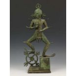 Indonesië, bronzen figuur van godheid met vlammen op lichaam. h. 37 cm.