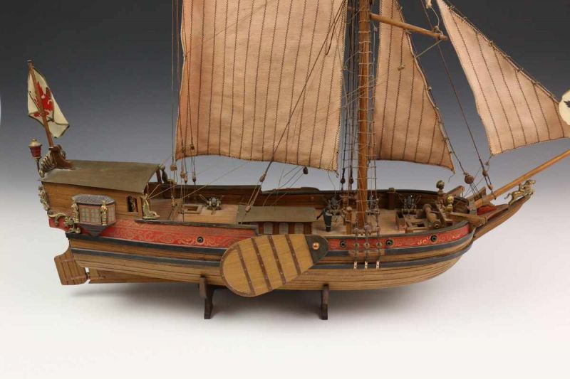 Duitsland, houten modelschip naar 18e eeuws model. br. 61 cm. - Bild 2 aus 2