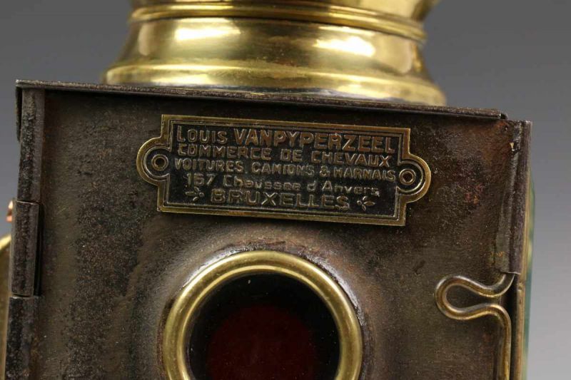 Paar blikken-koperen autolampen. Adres op (gelijmd) plaatje: Louis van Pyperzeel, Brussel l. 34 cm. - Bild 3 aus 3