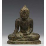 Thailand/Birma, bronzen Boeddha, 19e eeuw of ouder, gezeten in bhumisparsamudra h. 12 cm. [1]