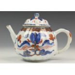 China, geribd Imari trekpotje, 18e eeuw, met decor van tulp (tuit schilfertje, deksel schilfer,