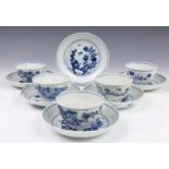 China, elf blauw-wit porseleinen koppen en twaalf schotels, 18e en 19e eeuw, in drie soorten (drie