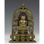 India, Rajastan, bronzen Jain huisaltaar, 19e eeuw of ouder; Godheid gezeten lotushouding onder