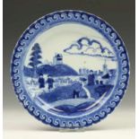 China, blauw-wit porseleinen 'Chine-de-Commande' zgn. 'Scheveningen' bord, Kangxi, met decor van