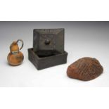 Zulu, calabash snuff bottle, Kuba, wooden box and a hump of tukula with carved engraving. h. 5,5,