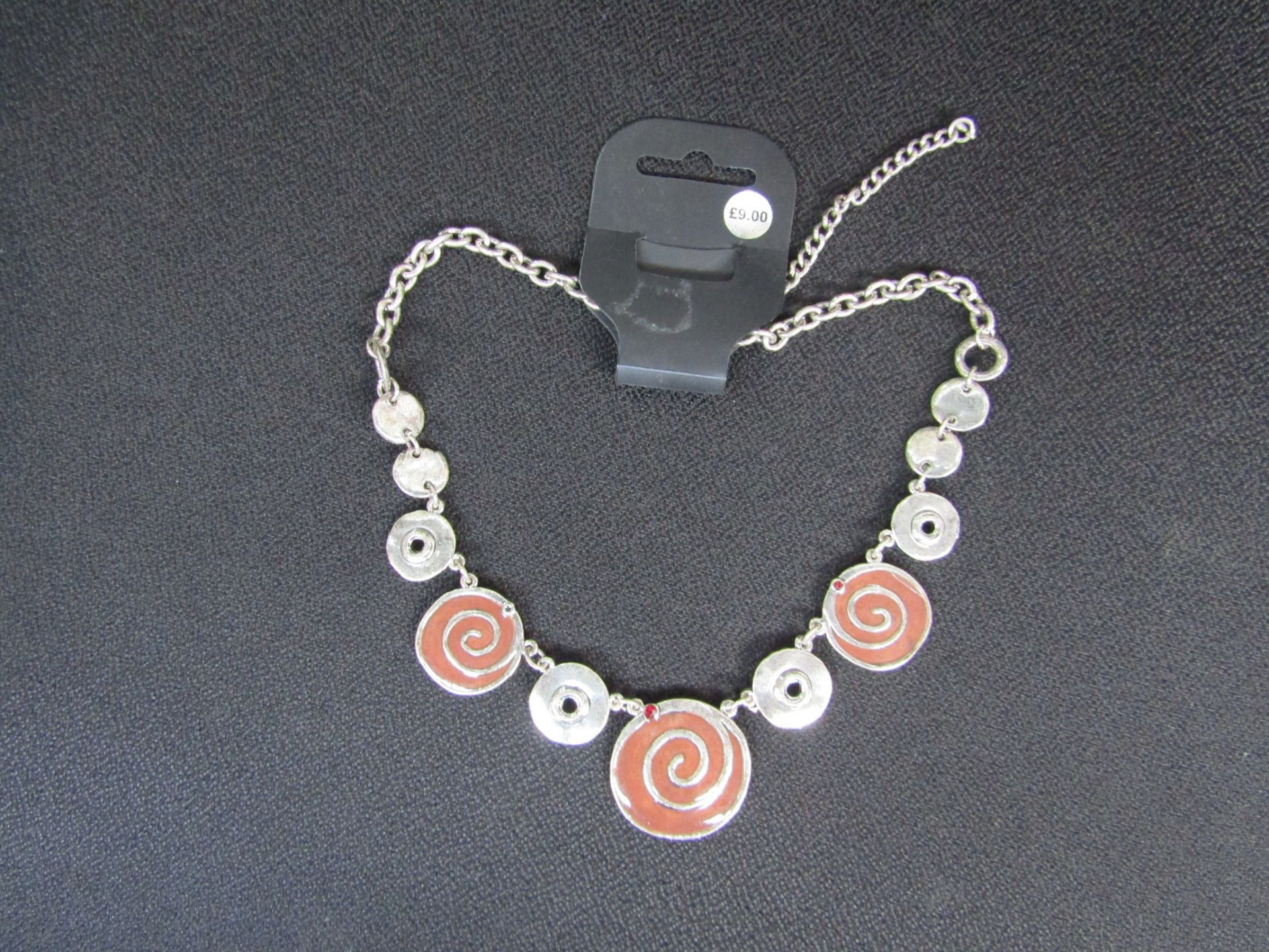 1 BRAND NEW METAL CIRCLE NECKLACE WITH SPIRAL PATT