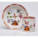 Tasse mit UT "Fels-Vogel-Dekor", Meissen Anf. 19. Jh. Zylindr. Tasse m. eckigem Henkel, UT m.