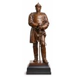 Gr. Bronze sign. Menges Bismarck, Ende 19. Jh. Braun patiniert. Standfigur in Mantel u. Pickel-