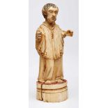 Kl. Figur "Priester", Spanien 18. Jh. Elfenbein, vollrd. geschnitzt. Stehender bärtiger Mann,