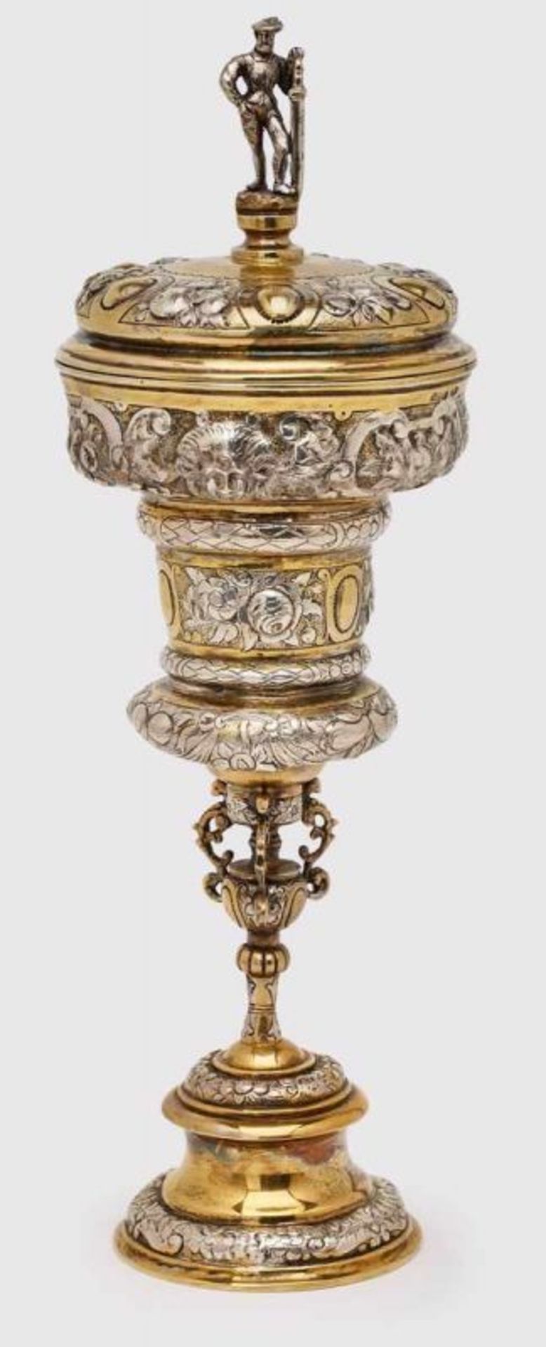Kl. Pokal, Renaissance-Stil, Hanau um 1900. 800er Silber, vergoldet. Fa. Schleissner. Hohe Kuppa, - Bild 3 aus 3