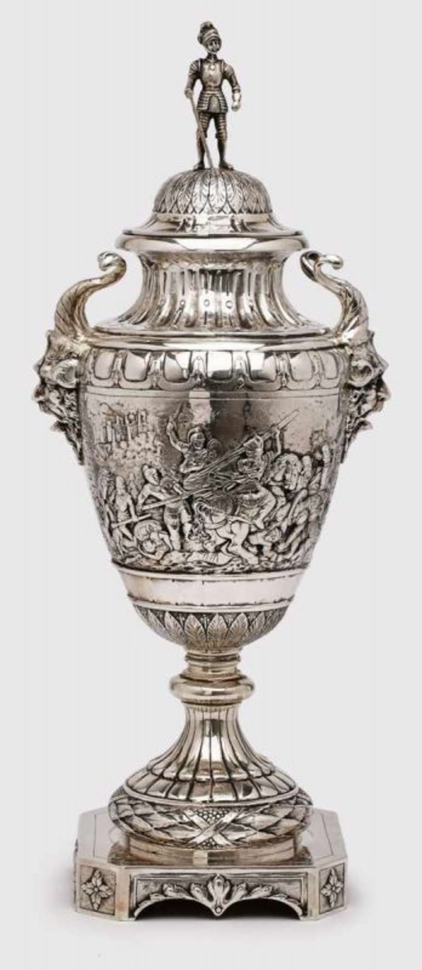 Gr. Prunkpokal, Louis XVI-Stil, Hanau 20. Jh. 800er Silber. Amphore m. Rd.fuß auf quadrat. Stand, - Bild 2 aus 3