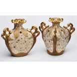 Paar kl. Vasen, Jugendstil, Amphora um 1900. Heller Scherben, gold u. farbig glasiert. Von rd. Stand