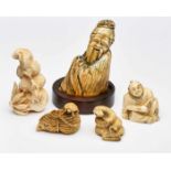 Konvolut versch. Netsuke, Japan Anf. 20. Jh. Elfenbein, vollrd. geschnitzt, partiell gefärbt.