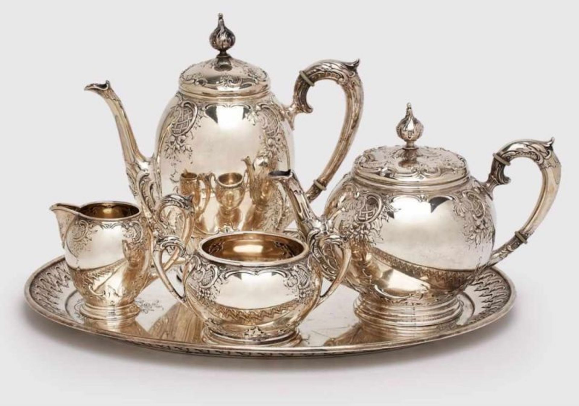 5-tlg. Kaffee-/Tee-Service, Rokoko-Stil, Koch & Bergfeld um 1900. 800er Silber. Kugelig-bauchige - Bild 2 aus 3