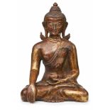 Buddha, wohl Tibet 18. Jh. Bronze, vergoldet u. bemalt. Traditionelle Dar- stellung im Lotussitz,