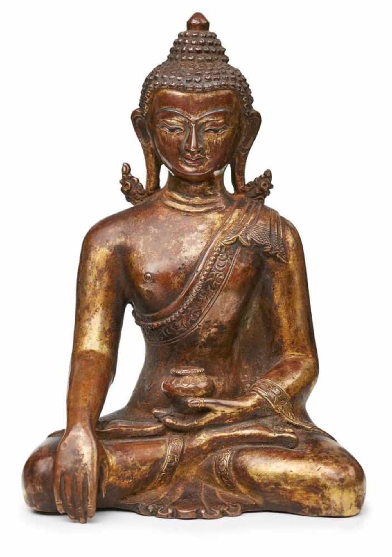 Buddha, wohl Tibet 18. Jh. Bronze, vergoldet u. bemalt. Traditionelle Dar- stellung im Lotussitz,