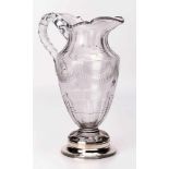 Wasserkrug, London 1800. Farbloses Glas m. Schliffdekor, Fuß m. Silber- montierung (Sterling,