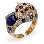 Pantherring 18 kt GG, stilisierter Panther ausgefasst mit Brillanten, 1 gr. Saphir-Cabochon, 21