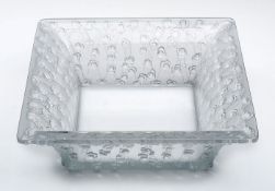 Gr. quadrat. Schale, Lalique um 1980. Farbloses Glas, partiell mattiert. Modell "Roses". Breiter,