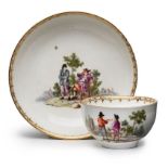 Tasse mit UT "Bauernszenen", Meissen um 1740. Halbkugelige Tasse m. Ohrenhenkel, gemuldete UT. Je m.