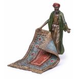 Wiener Bronze Arabischer Teppichverkäufer, um 1900. Naturalist. bemalt. Standfigur in tradit.