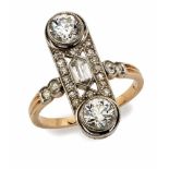 Art-Deco-Ring um 1920 14 kt. GG mit Silber, besetzt mit 2 Altschliff- Diamanten von zus. ca. 1ct.,