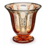 Kelchvase, Österreich/ Böhmen um 1910. Bernsteinfarbenes Glas m. Schliffdekor, Silberauf- lage (