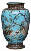 Gr. Cloisonné-Bodenvase, China Anf. 20. Jh. Ovoide Form auf Standring, oben ausschwingen- der