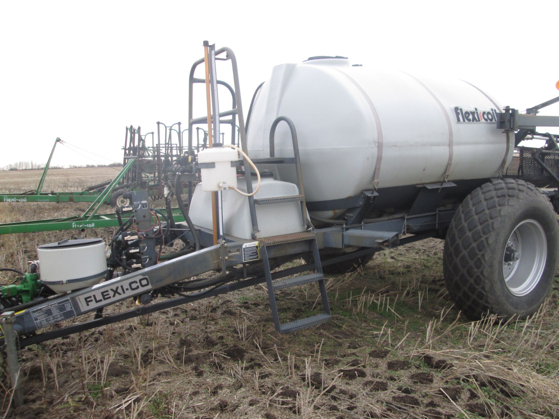 100' Flexicoil 67XL PT sprayer, 1250 gal (Imp), autofold, curtains, disc markers, hyd pump, rinse - Image 3 of 8