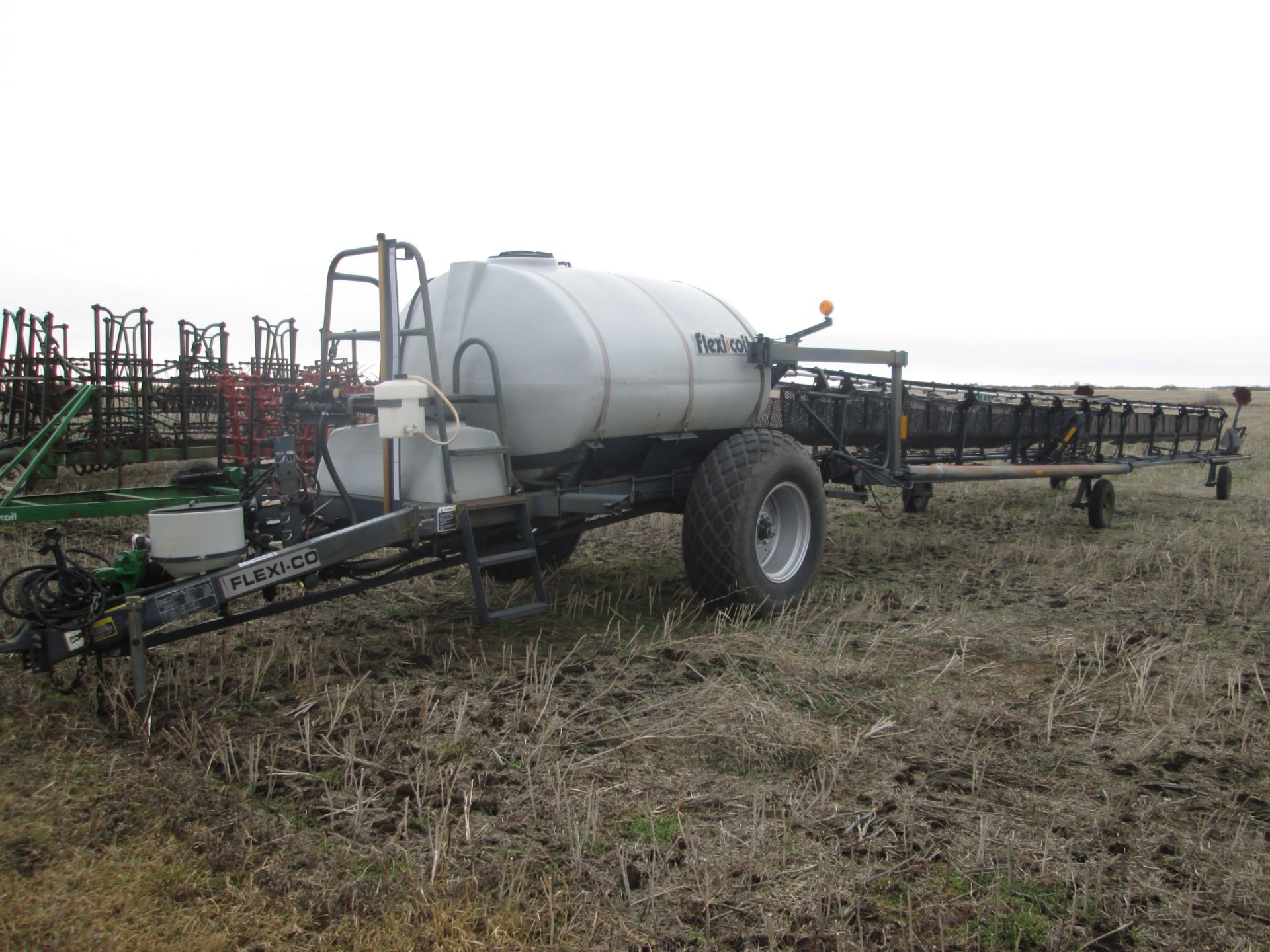 100' Flexicoil 67XL PT sprayer, 1250 gal (Imp), autofold, curtains, disc markers, hyd pump, rinse - Image 2 of 8