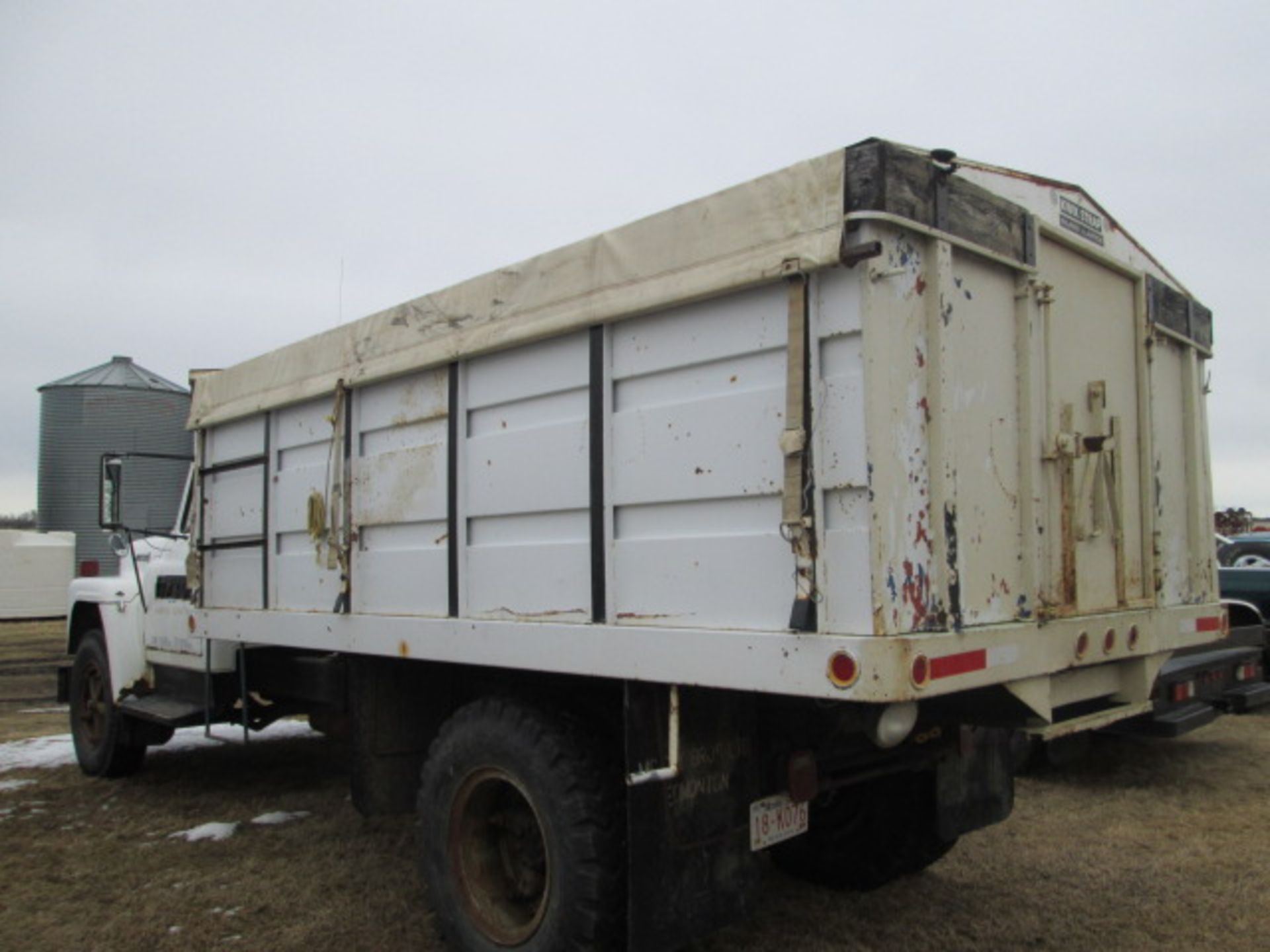 1976 IH Loadstar 1800 SA grain truck w/ 13.5' steel box & hoist, showing 120,995 mi, 8 cyl gas, 5& - Image 7 of 7