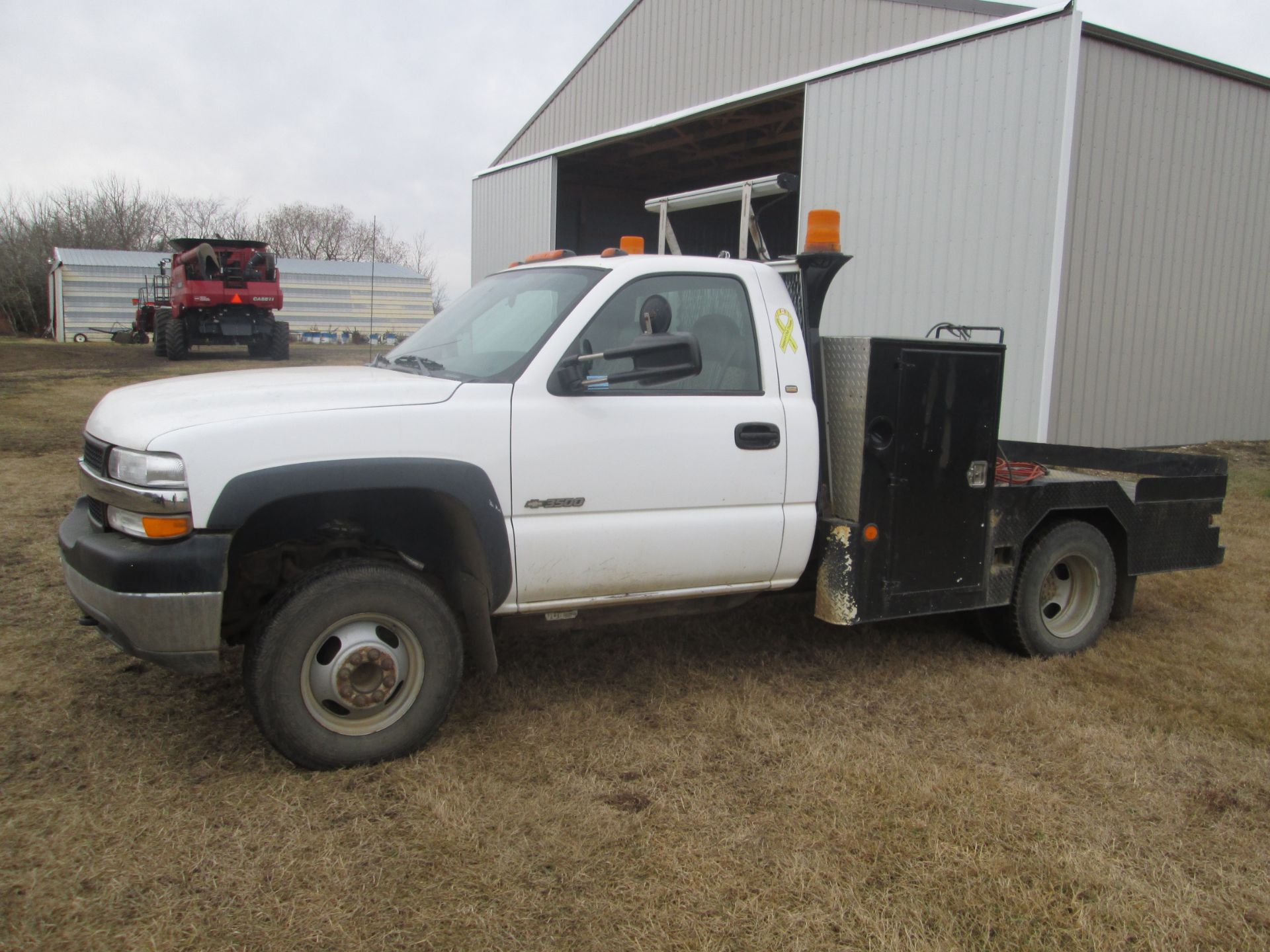 2002 Chev 3500 1T dually w/ 8-1/2' service deck, 2WD, showing 96,416 km, tool boxes, reg cab, 6 L, - Image 2 of 8