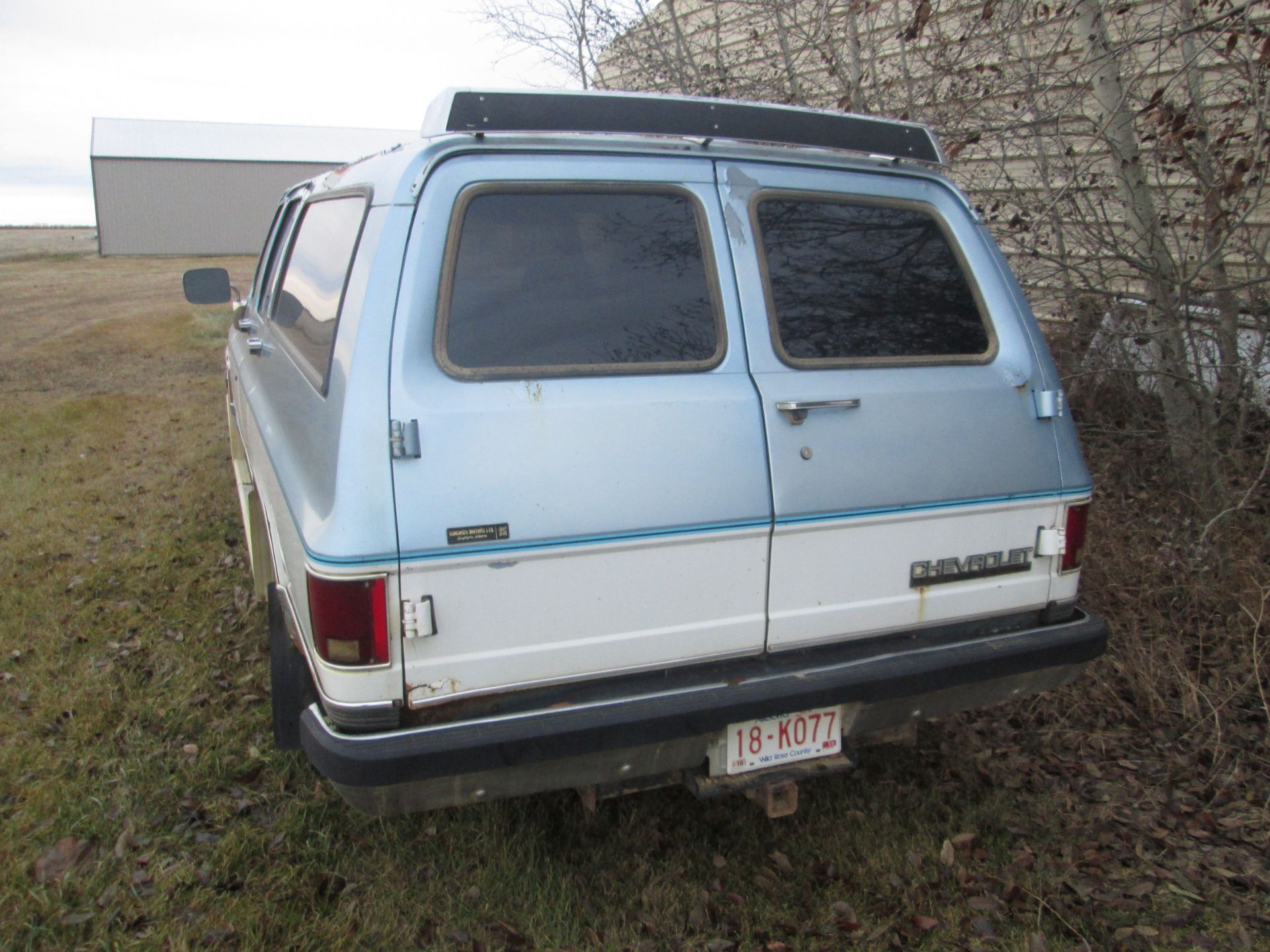 1987 Chev 1500 Suburban, Silverado, 3 row seating, showing 106,385 km, 2WD, 350 eng, auto, A/T/C - Image 5 of 5