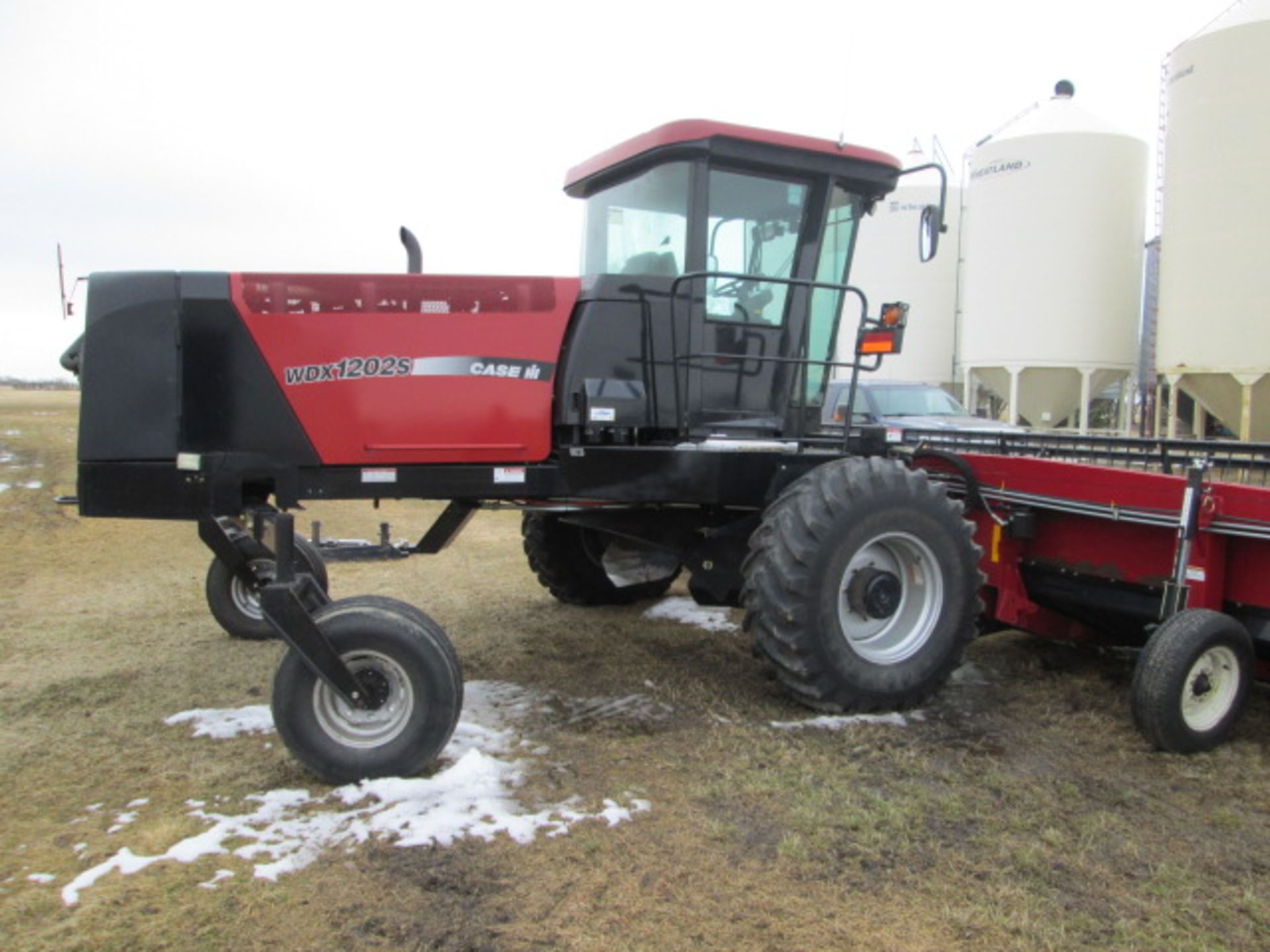 Case WDX 1202 S swather (2005), c/w 30' DHX 302 header (2007), showing 795 eng hr, dbl knife - Image 3 of 32