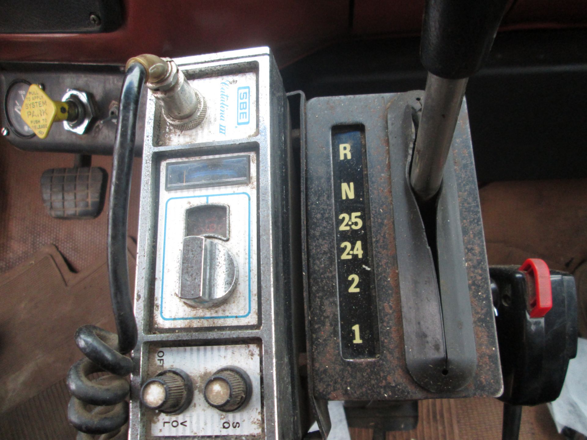 1979 GMC 7000 TA grain truck w/ 20' steel box & hoist (pole), auto trans, 427 gas eng (was rebuilt), - Image 10 of 10