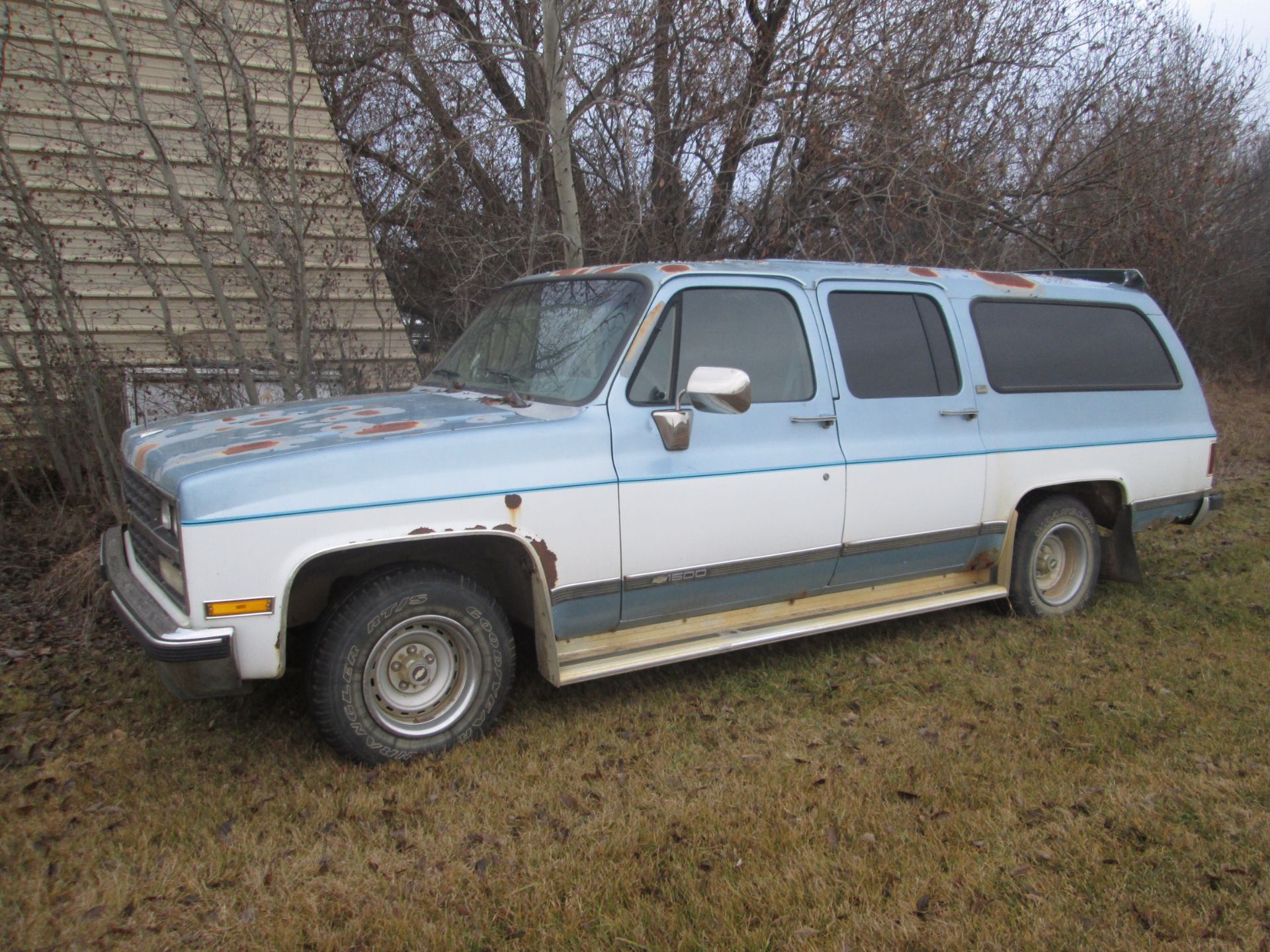 1987 Chev 1500 Suburban, Silverado, 3 row seating, showing 106,385 km, 2WD, 350 eng, auto, A/T/C