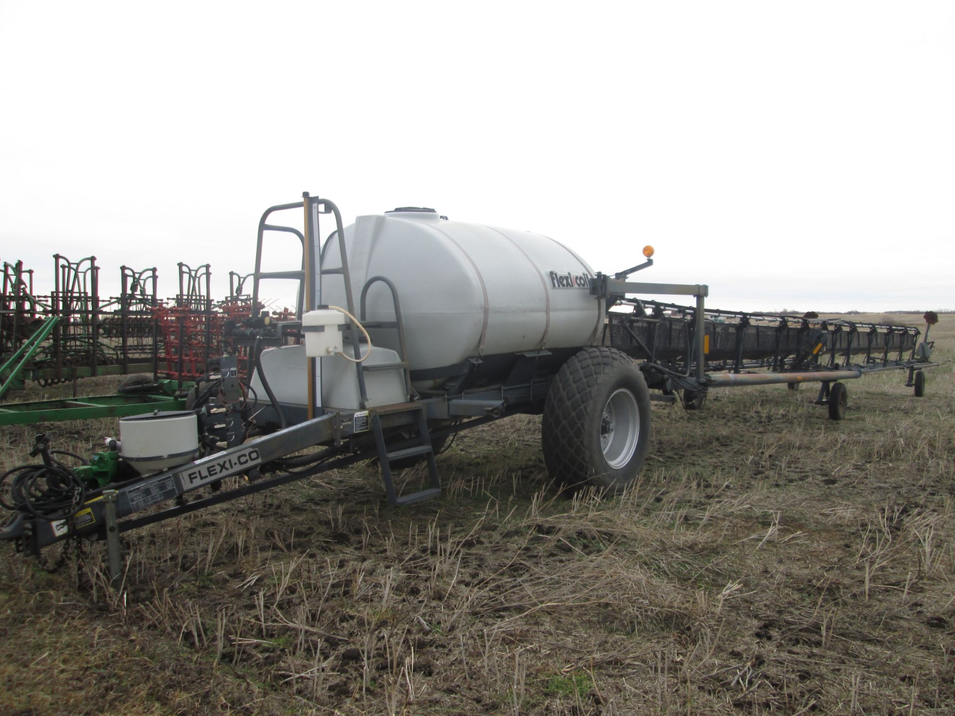 100' Flexicoil 67XL PT sprayer, 1250 gal (Imp), autofold, curtains, disc markers, hyd pump, rinse