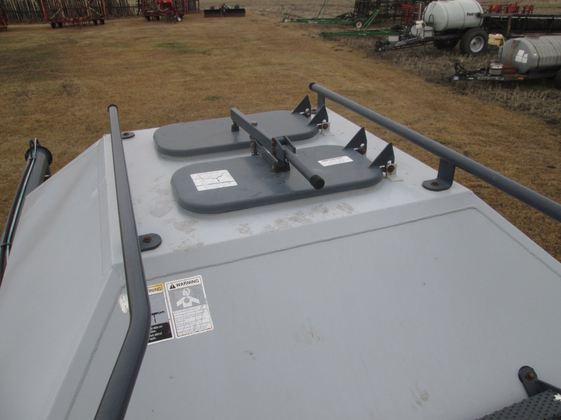 Flexicoil 2320 TBH air tank, 2 new meter boxes in 2014, SN U091666-99 - Image 13 of 13