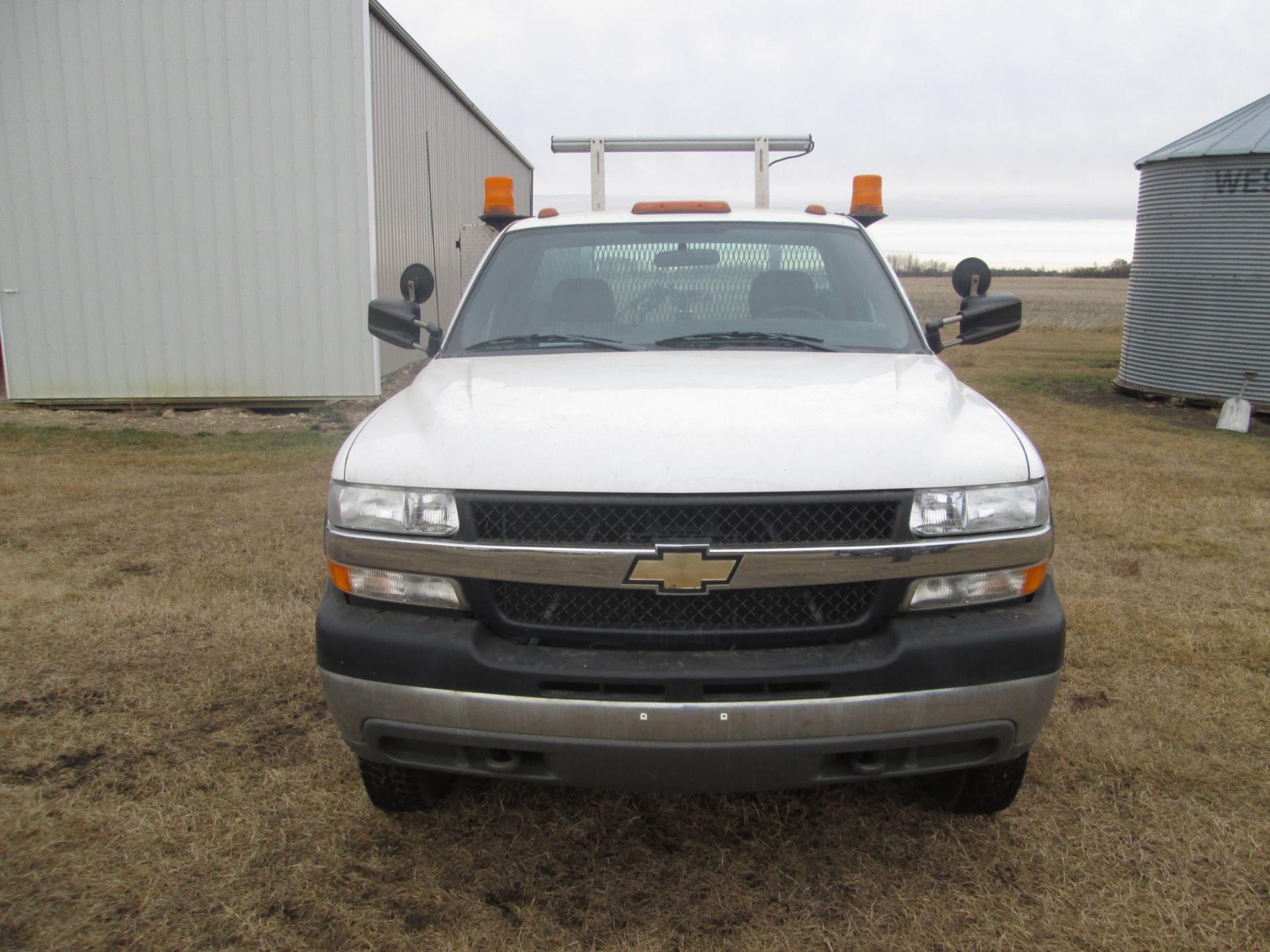 2002 Chev 3500 1T dually w/ 8-1/2' service deck, 2WD, showing 96,416 km, tool boxes, reg cab, 6 L, - Image 3 of 8