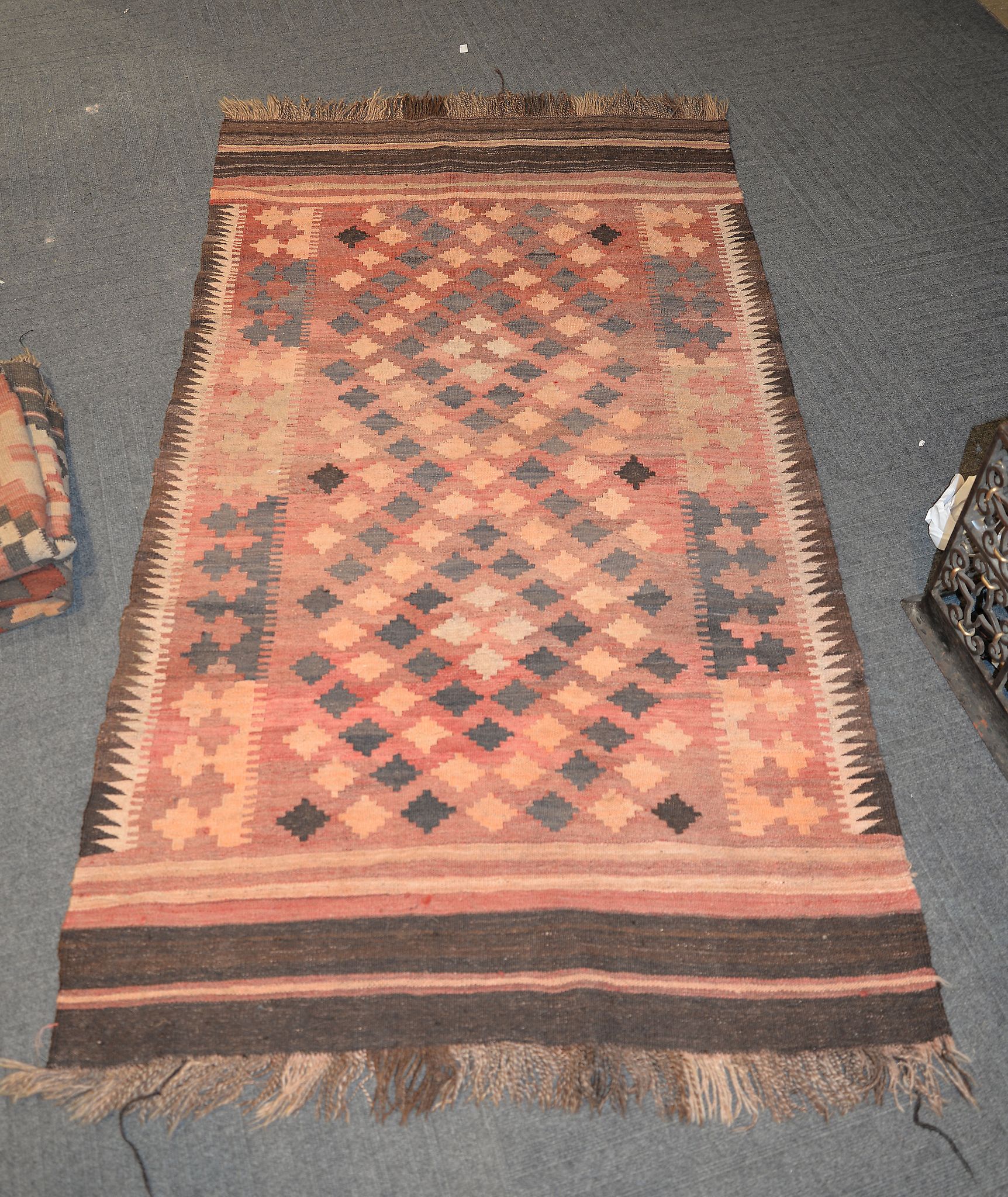 Four similar Kilim style rugs, various sizes - Image 3 of 4