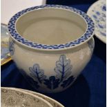A Chinese blue & white jardinière