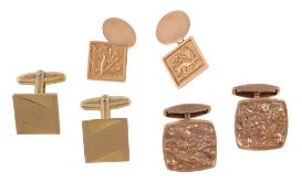 A pair of gold coloured cufflinks, the square panels with an applied lion, with circular backs, 1.