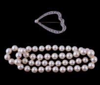 A cultured pearl necklace, composed of uniform cultured pearls on a knotted string, 49.5cm long;