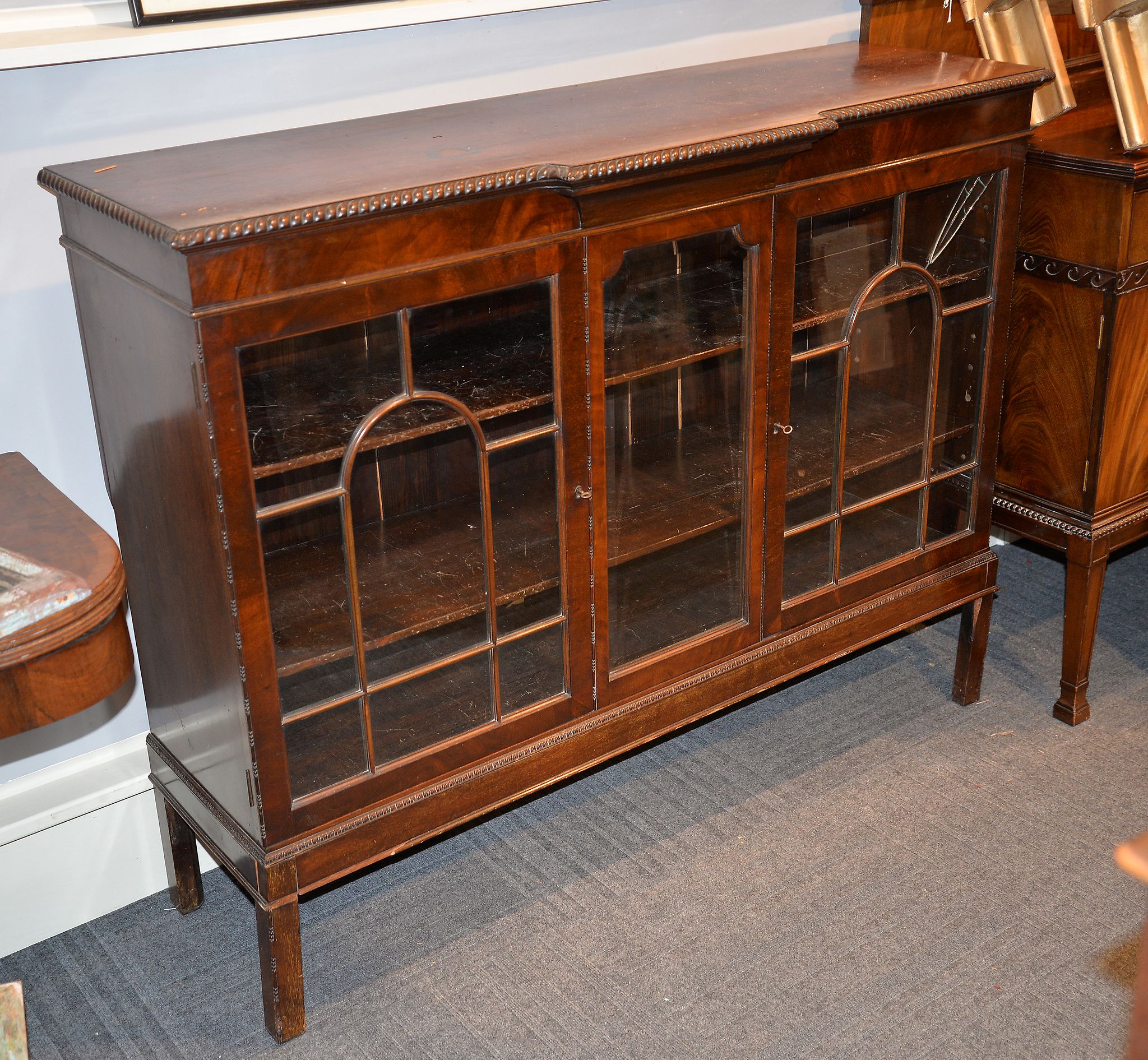A mahogany and glazed bookcase in George III style, early 20th century, 107cm high, 136cm wide