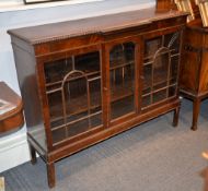 A mahogany and glazed bookcase in George III style, early 20th century, 107cm high, 136cm wide