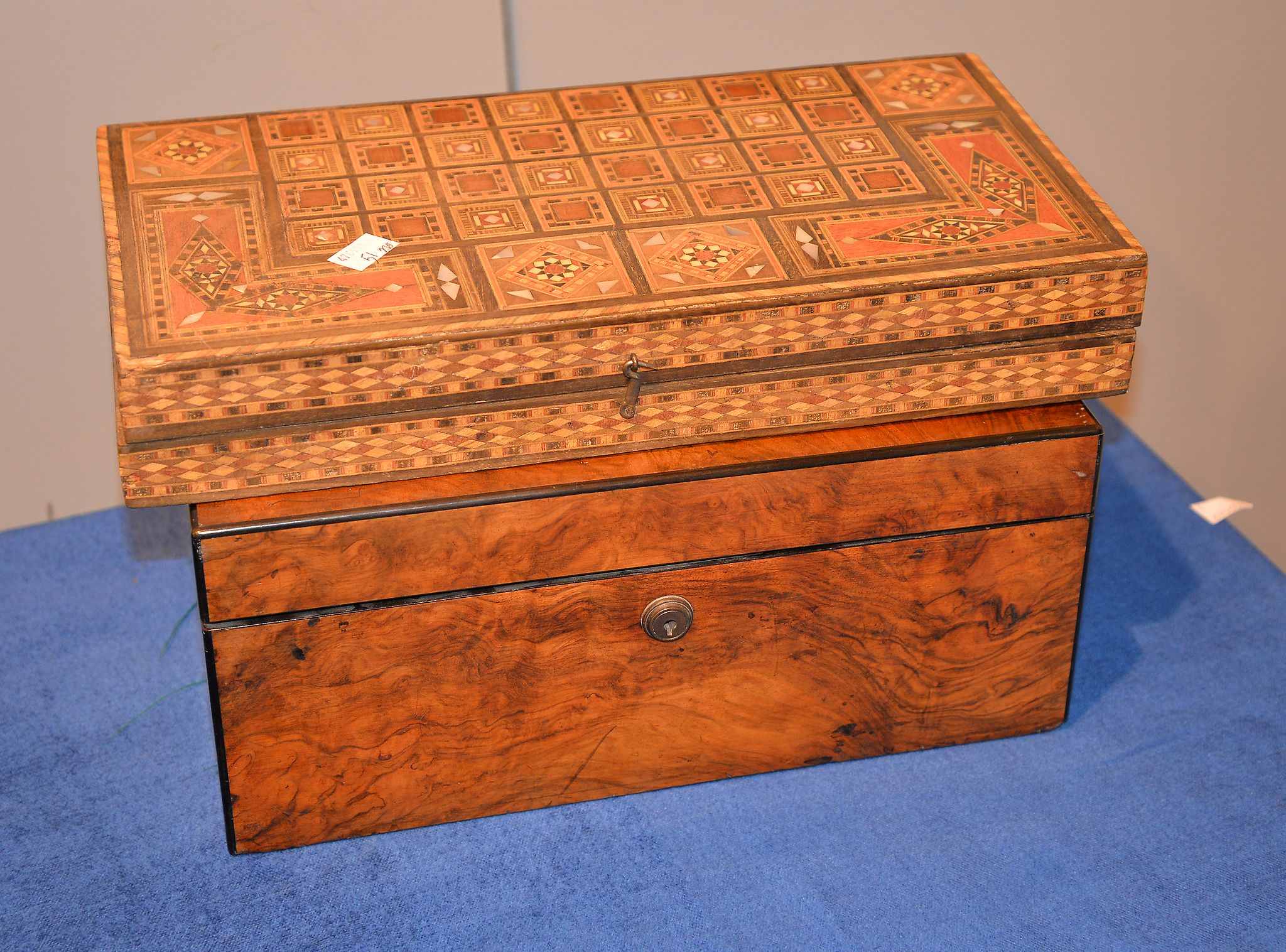 A Victorian walnut writing slope, with fitted interior, 16cm high, 35cm wide, 25cm deep, together