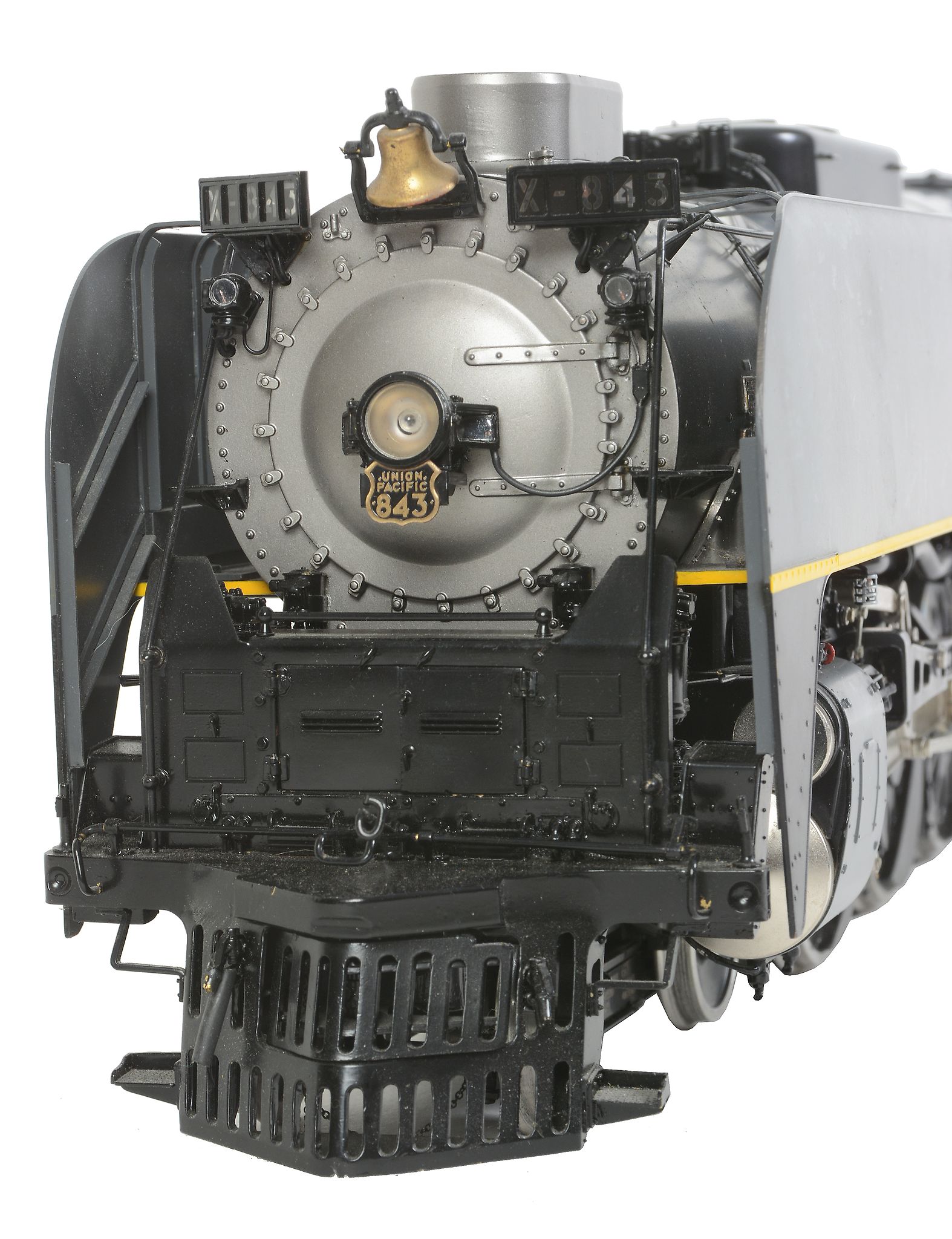 A gauge 1 model of a Union Pacific 4-8-4 American tender locomotive, built in brass with grey lined - Image 4 of 4