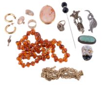 A small collection of jewellery and costume jewellery, to include: a Greek key ring, stamped K18,