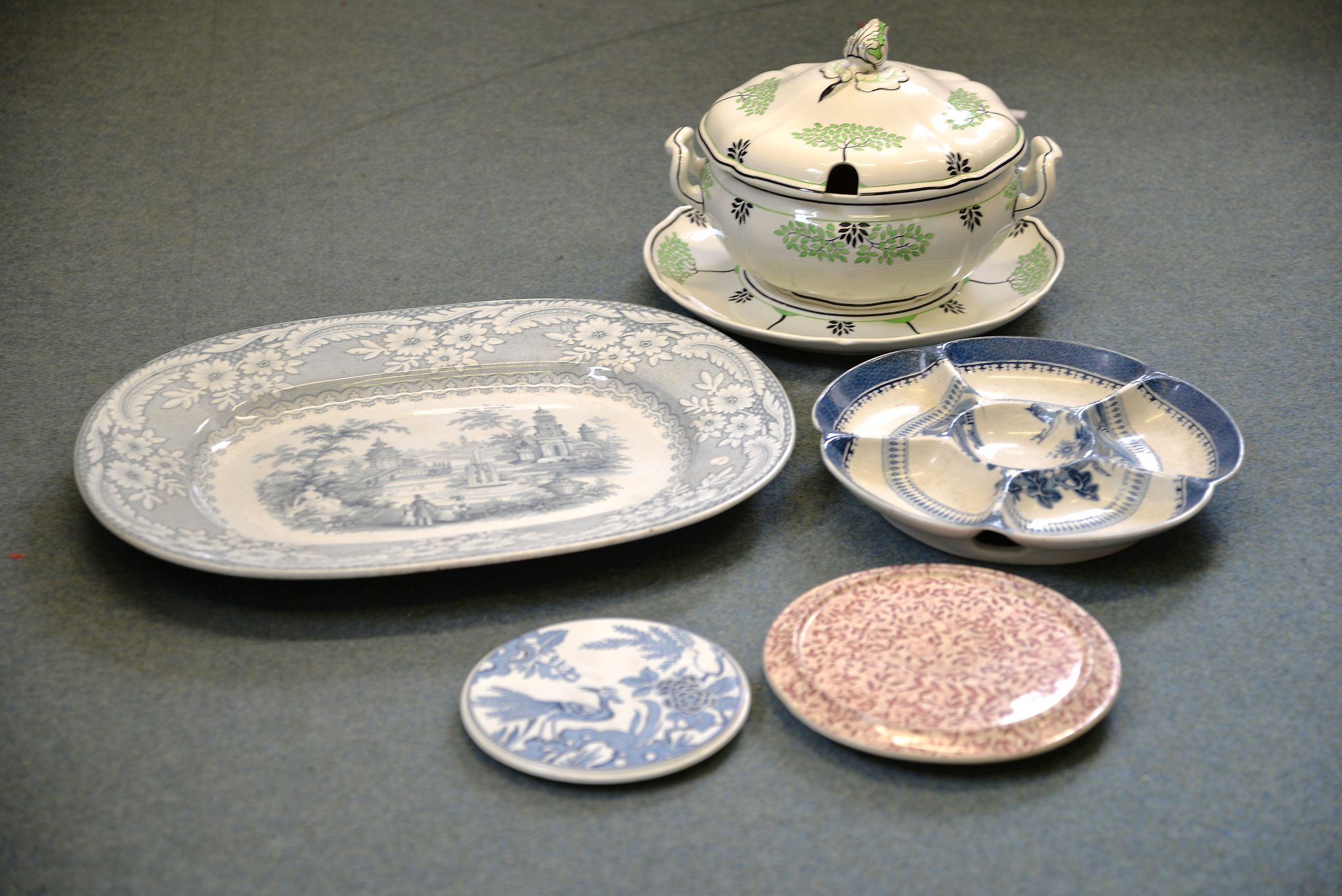 A Wedgwood 'Arbor' pattern tureen, cover and stand, circa 1900, decorated in green and black with