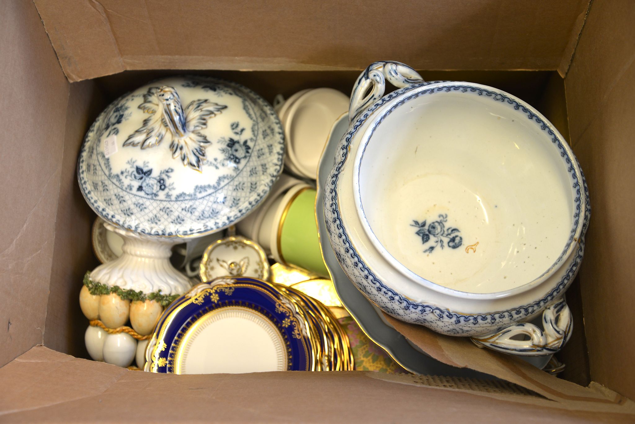 A mixed selection of ceramics to include a Wedgwood 'Gold Florentine' part breakfast service and - Image 3 of 3